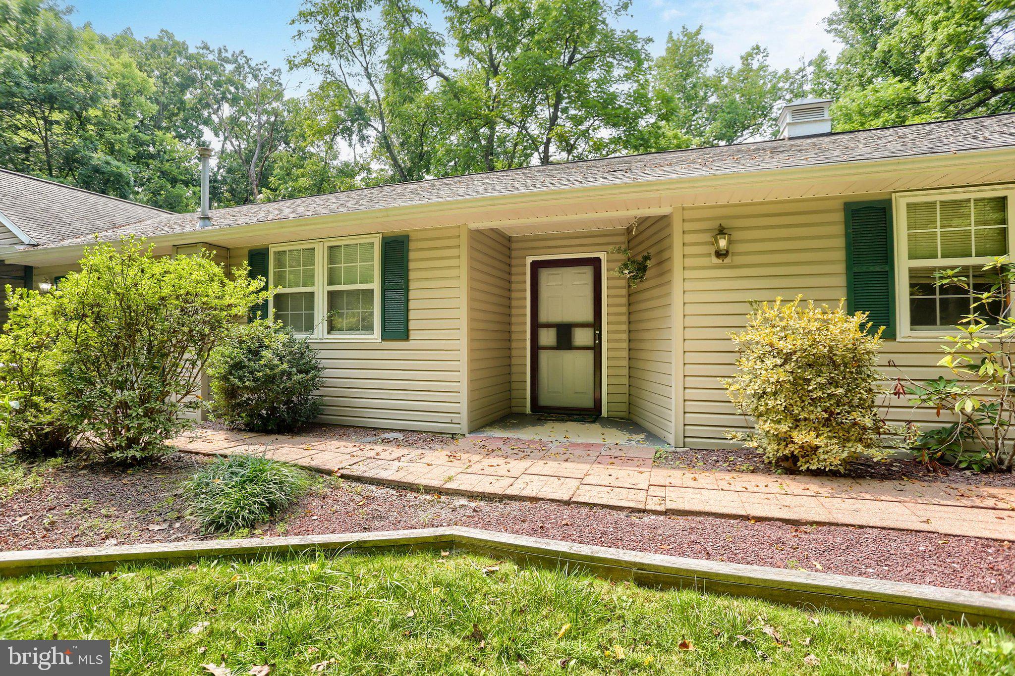 30 LAKEVIEW COURT