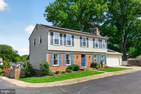Photo of 1834 Saint Roman Drive, VIENNA, VA 22182 (MLS # VAFX2304394)