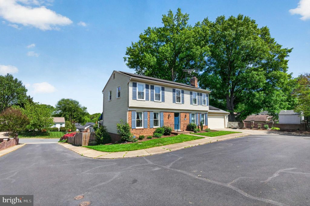 Photo of 1834 Saint Roman Drive, VIENNA, VA 22182 (MLS # VAFX2304394)