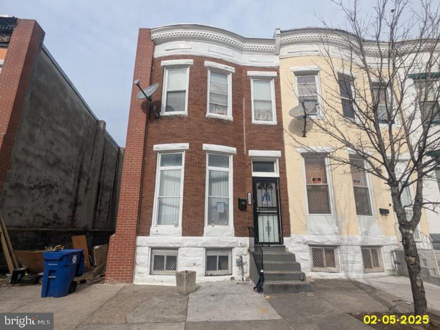 Investor's dream! This property is a hidden gem brimming with potential. Occupied and ready for a savvy buyer, it’s priced to sell as-is and offers endless possibilities for renovation and value appreciation. Located in a thriving neighborhood, this property is perfect for those looking to maximize returns. Whether you're looking to flip or rent, this is an opportunity you don’t want to miss. Act fast—properties like this don’t stay on the market long!