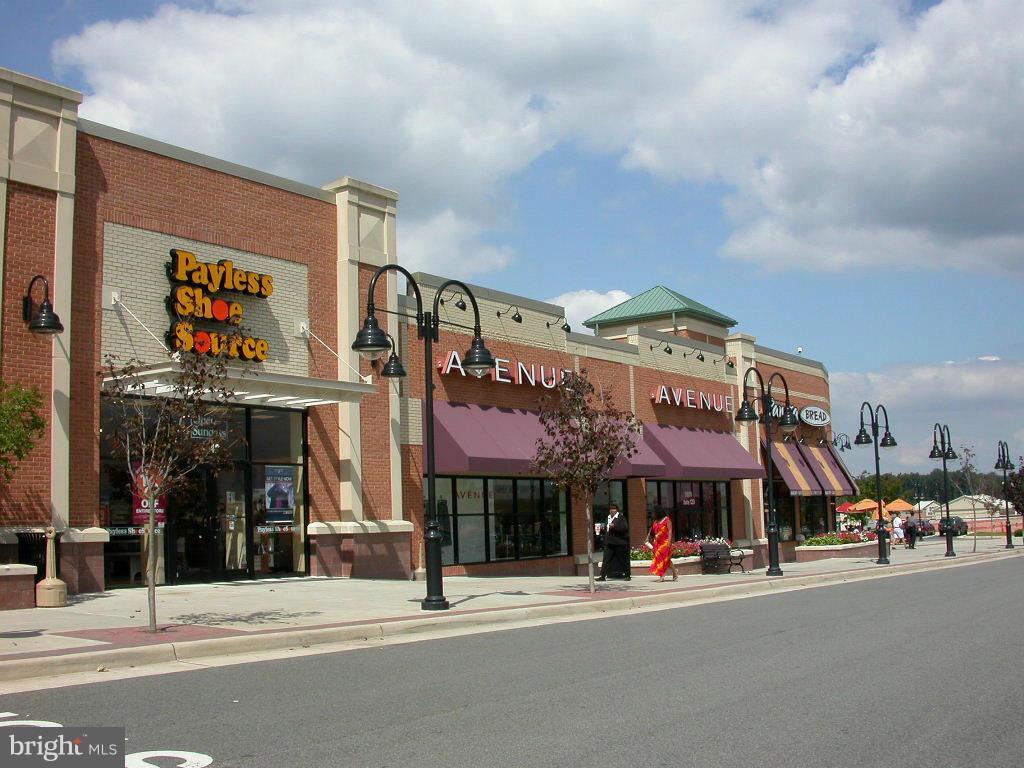 STRATFORD PLACE AT KINGS - Residential Lease