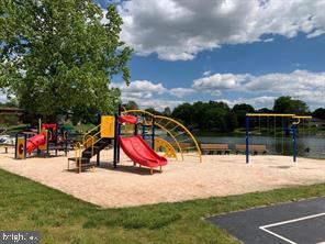 LAKE HERITAGE - Residential