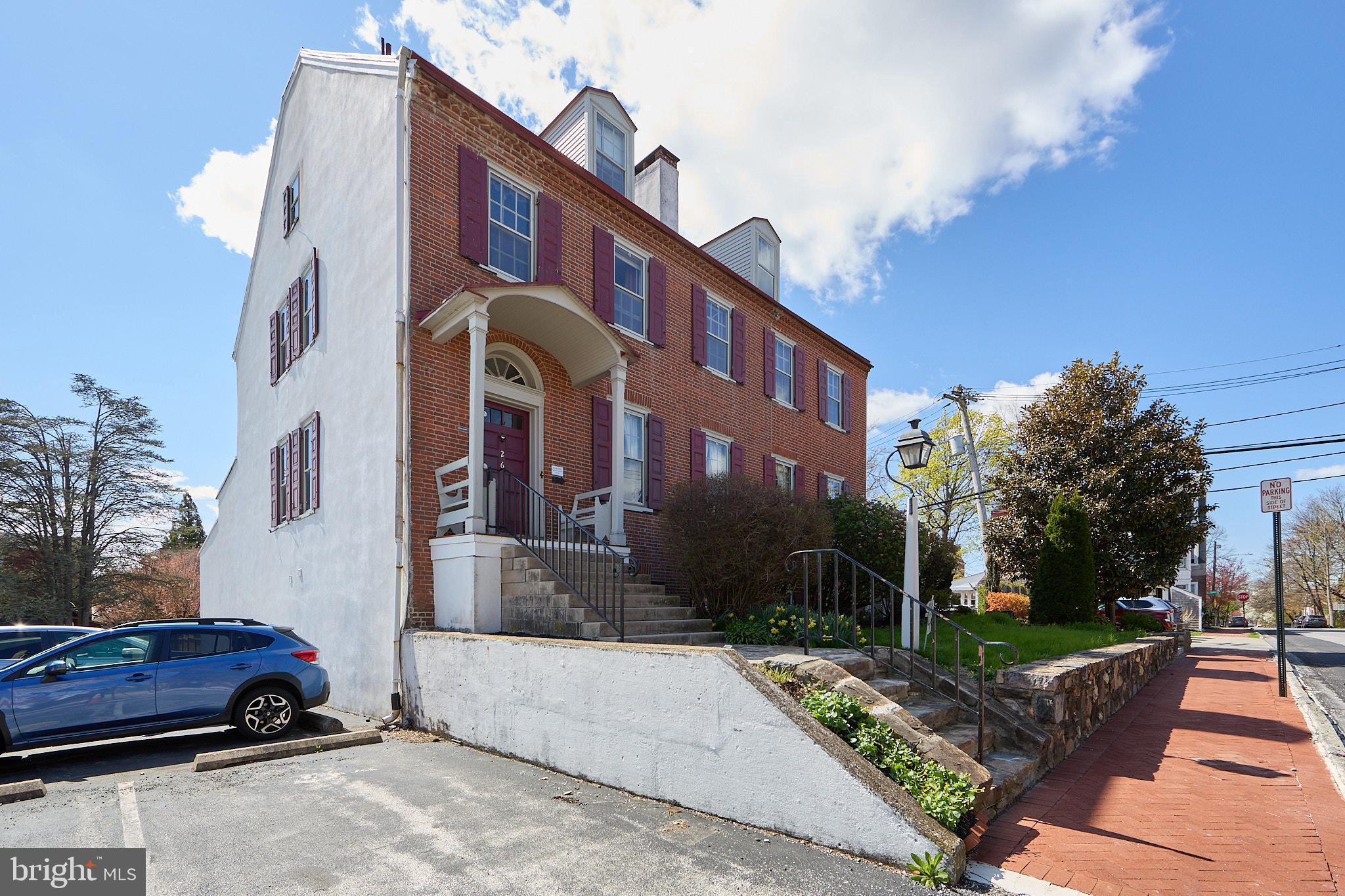 26 W UNION STREET