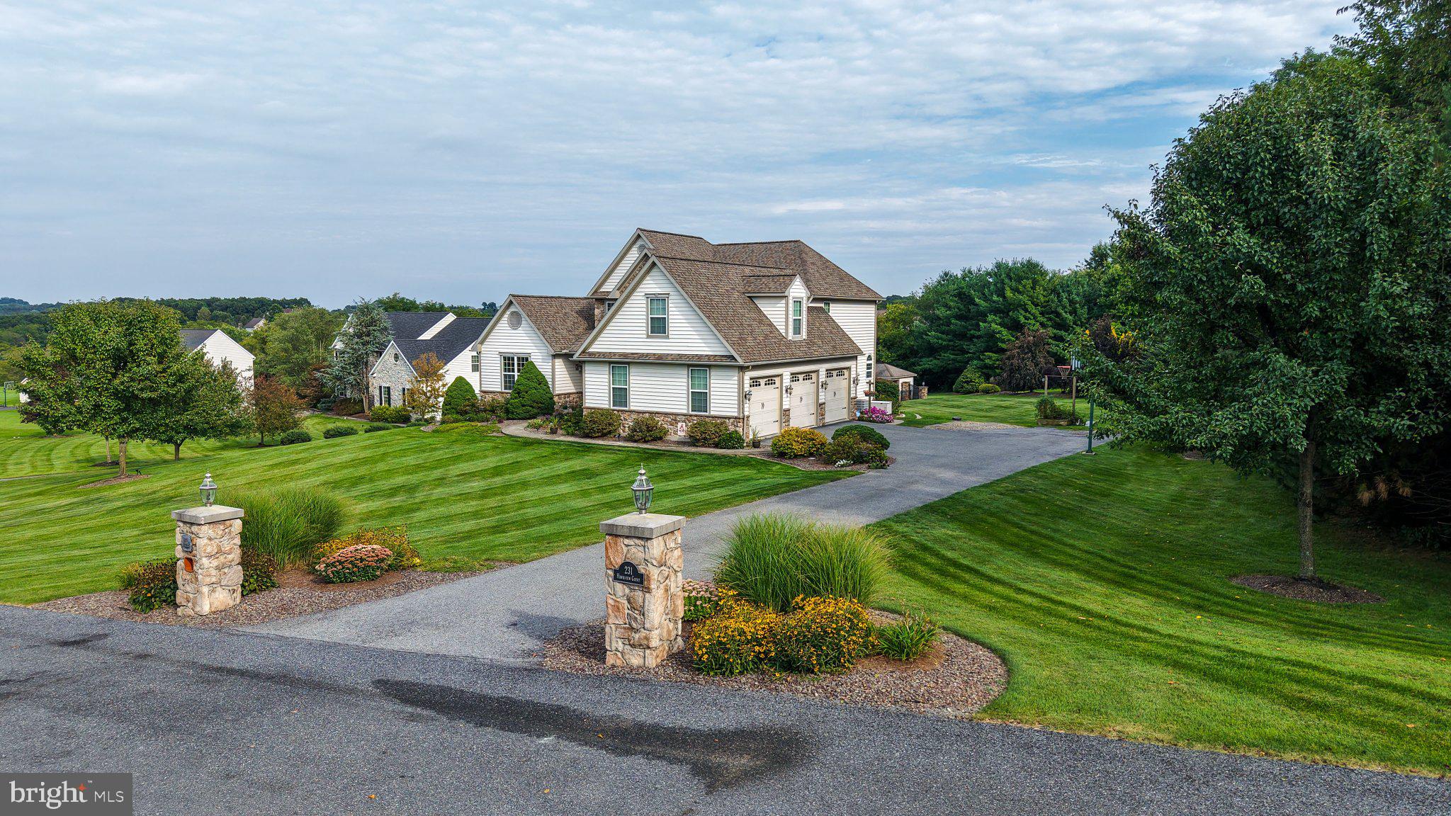 231 HAWKVIEW COURT