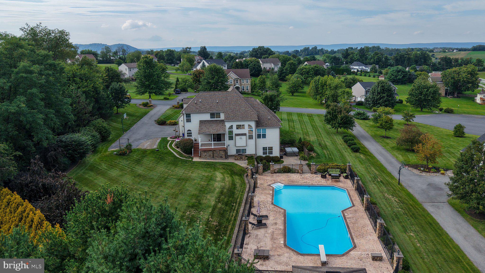 231 HAWKVIEW COURT