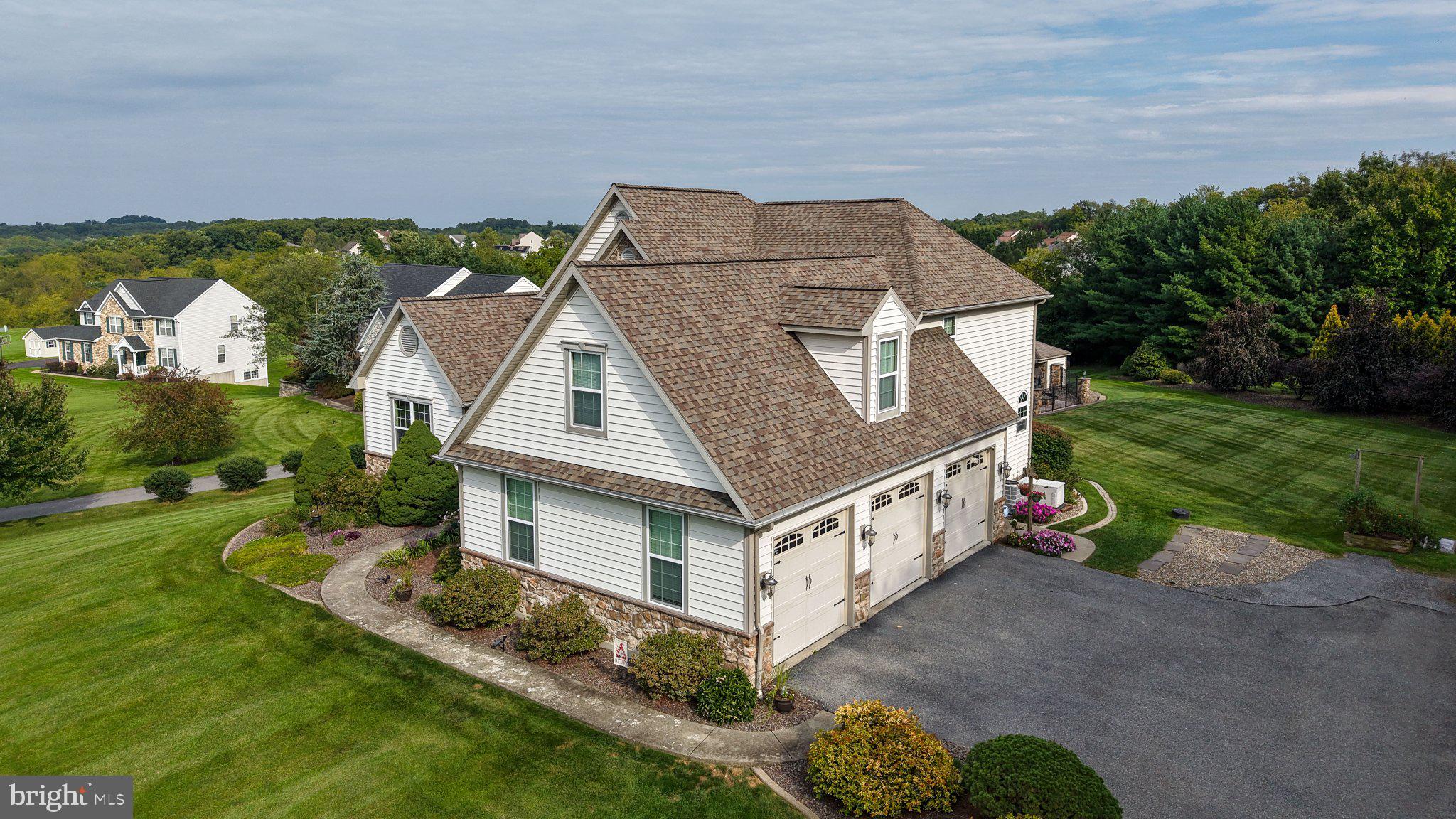231 HAWKVIEW COURT
