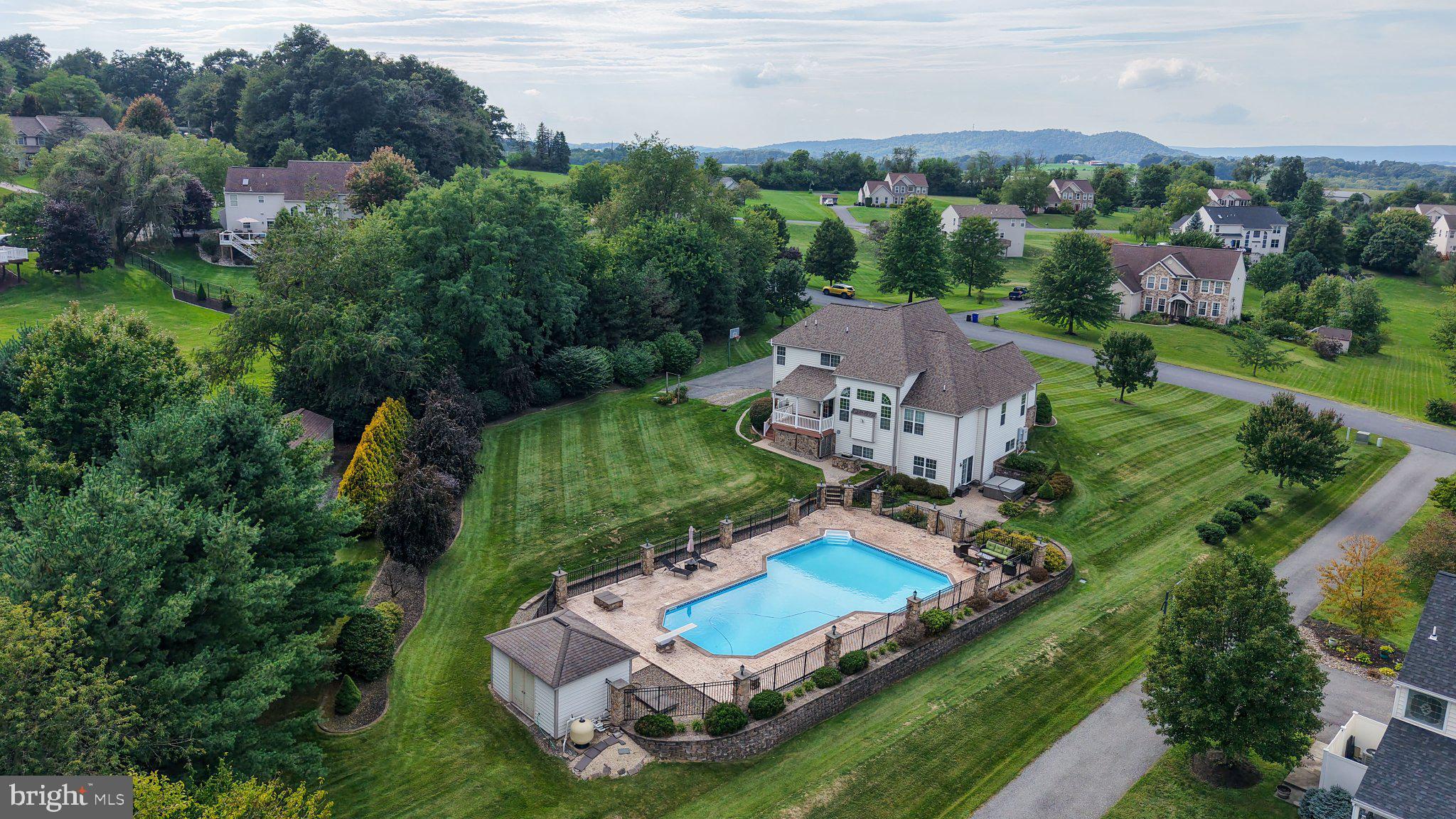 231 HAWKVIEW COURT