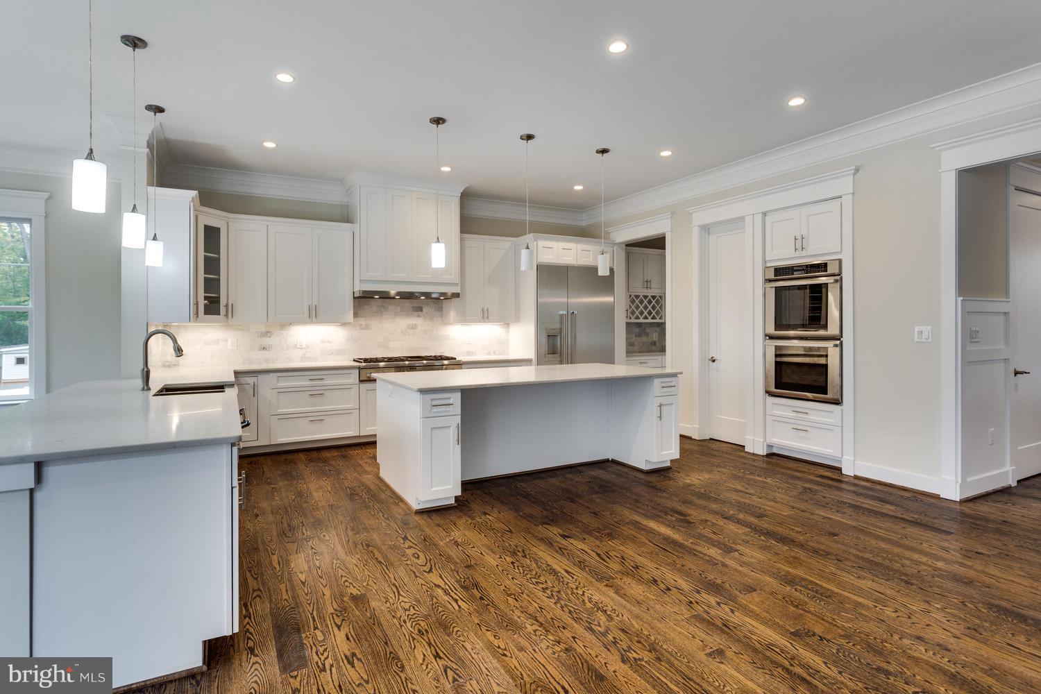 LANGLEY MANOR - Residential