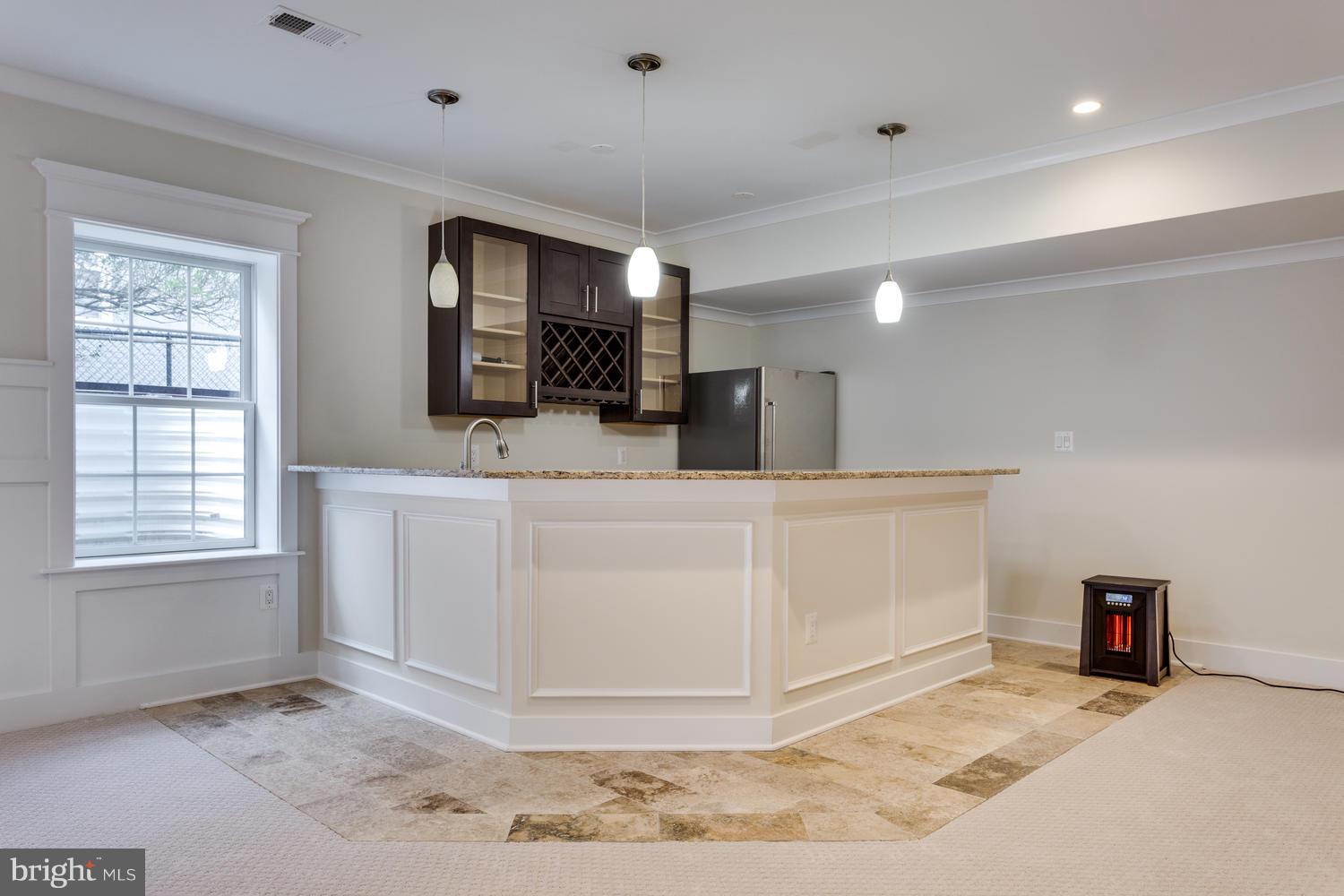 LANGLEY MANOR - Residential