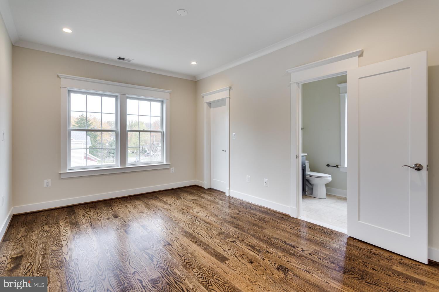 LANGLEY MANOR - Residential