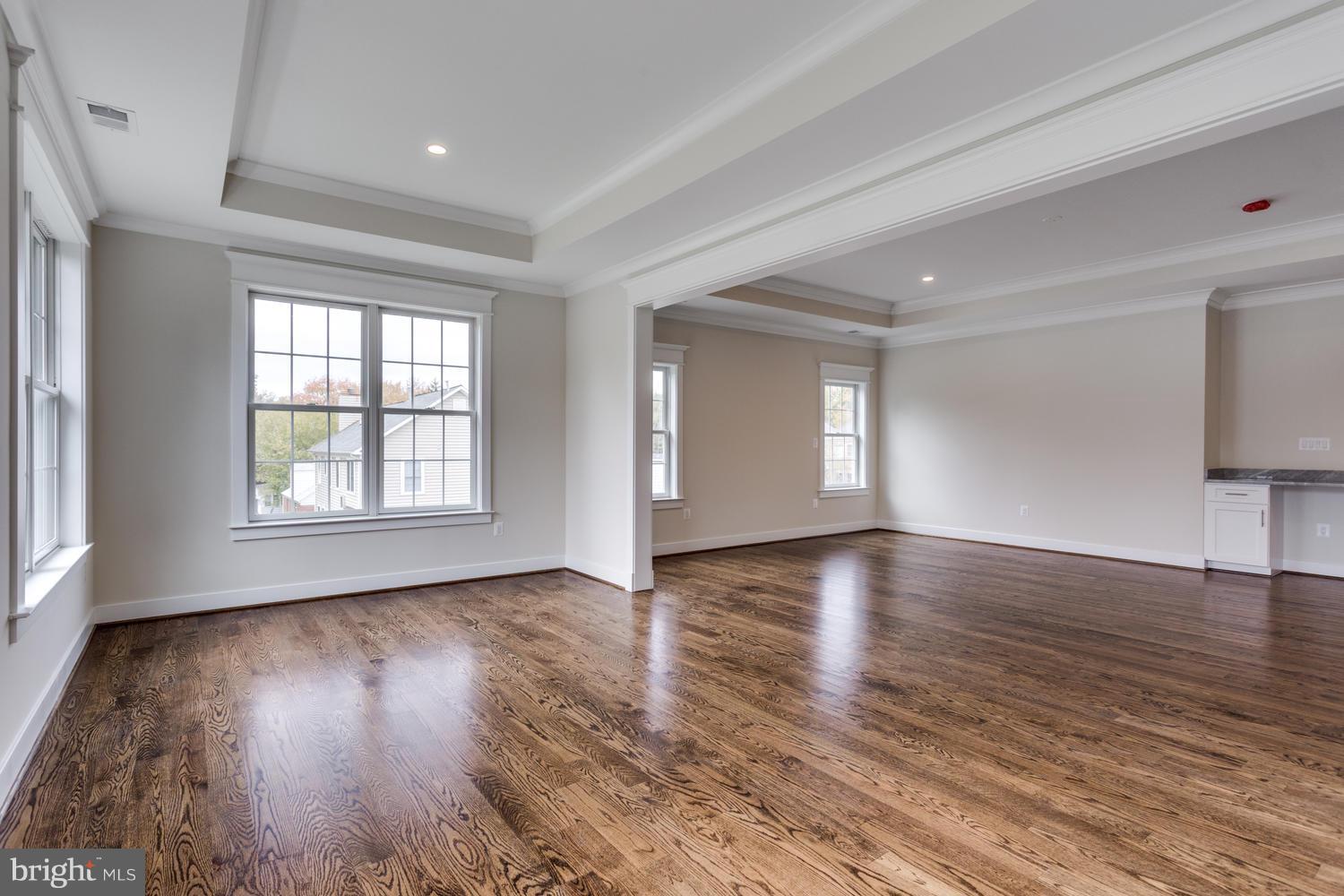 LANGLEY MANOR - Residential