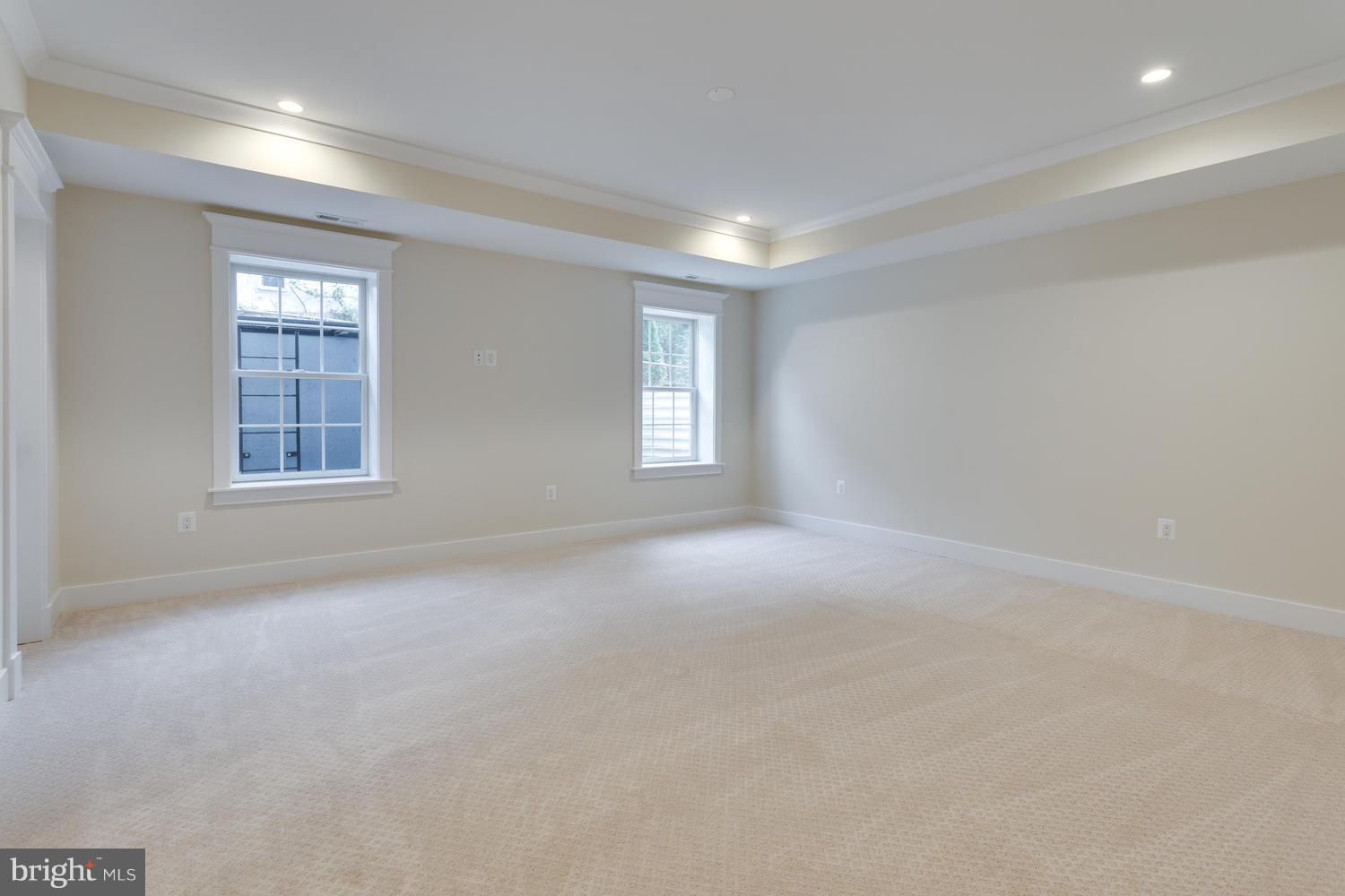 LANGLEY MANOR - Residential