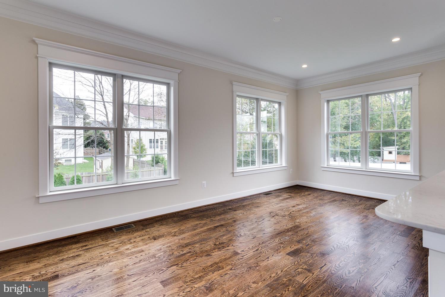 LANGLEY MANOR - Residential