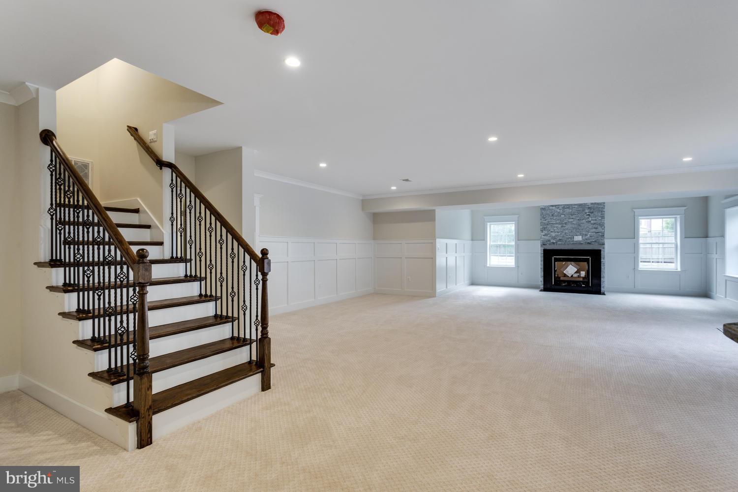 LANGLEY MANOR - Residential