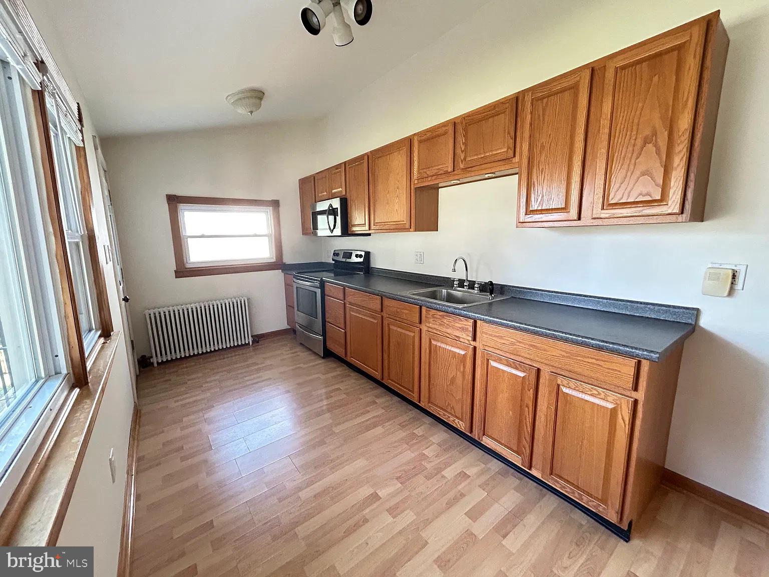 271 W MERCHANT STREET UNIT 1