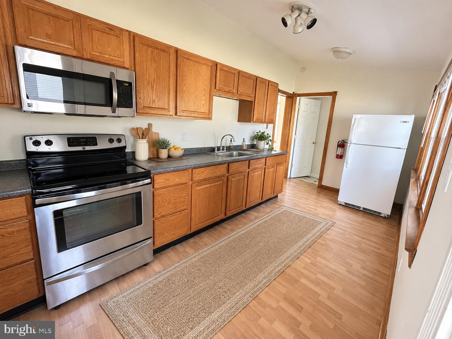 271 W MERCHANT STREET UNIT 1