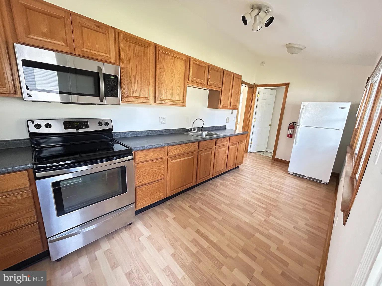 271 W MERCHANT STREET UNIT 1