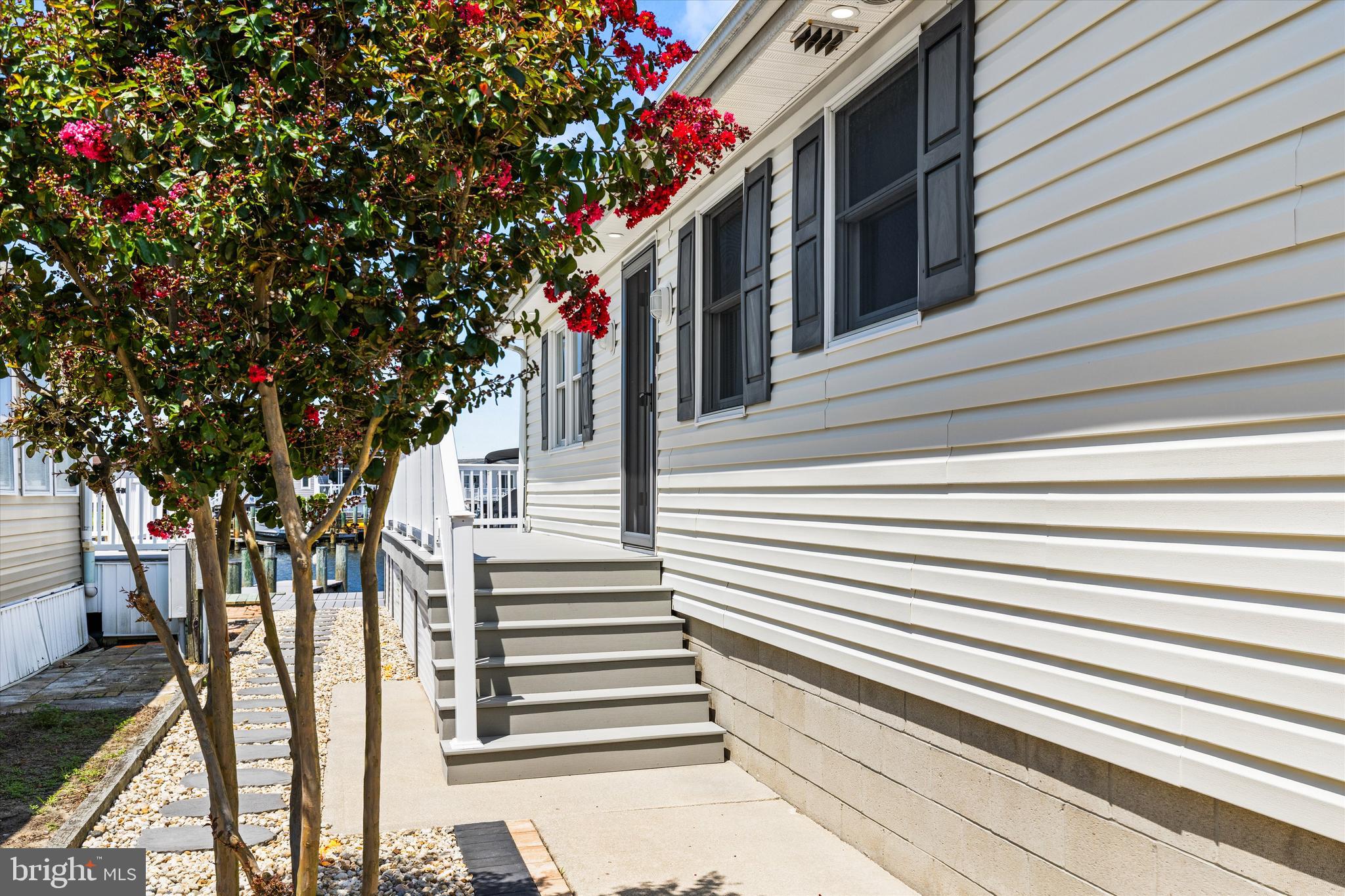 216 BEACHCOMBER LANE