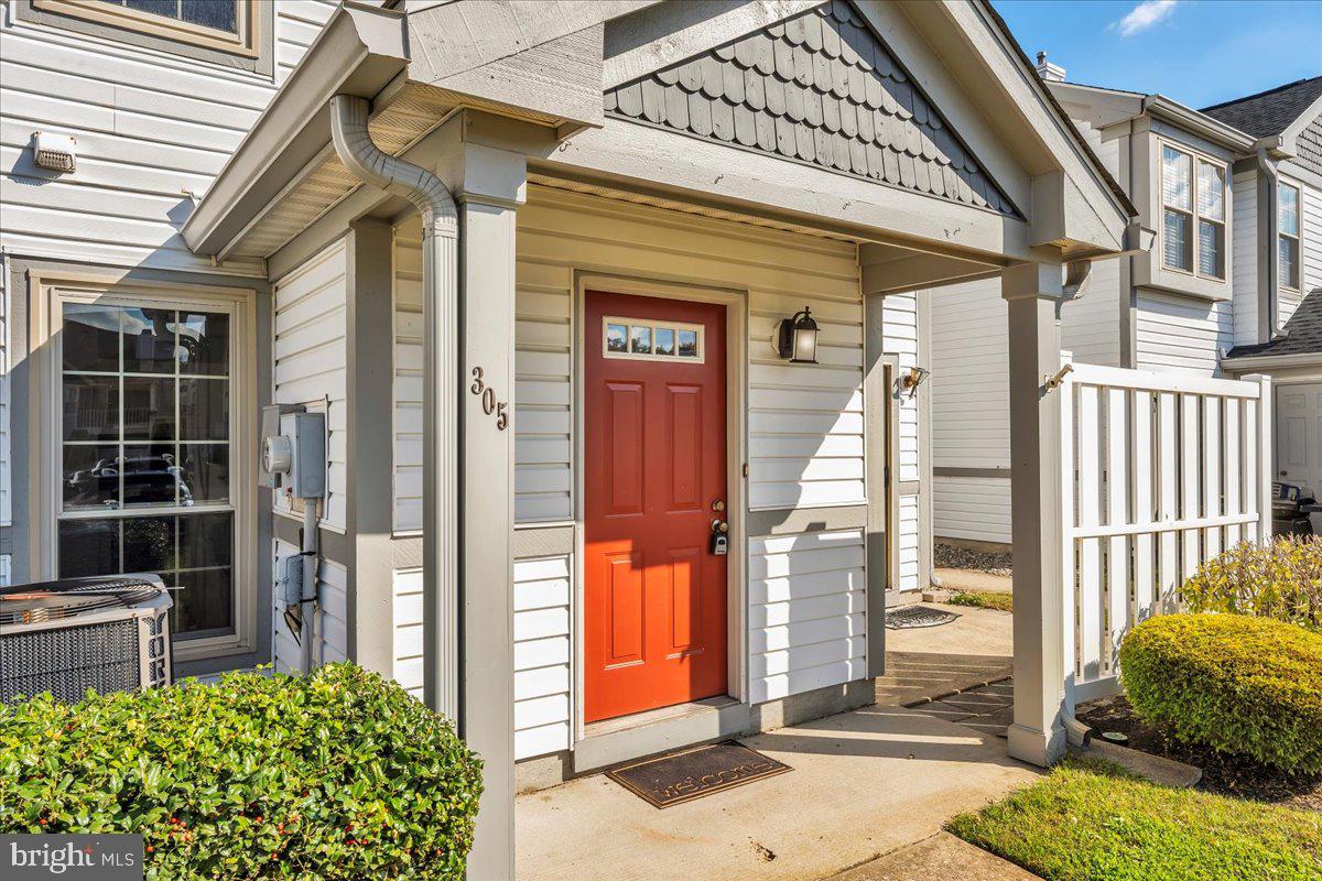 305 STEEPLECHASE COURT