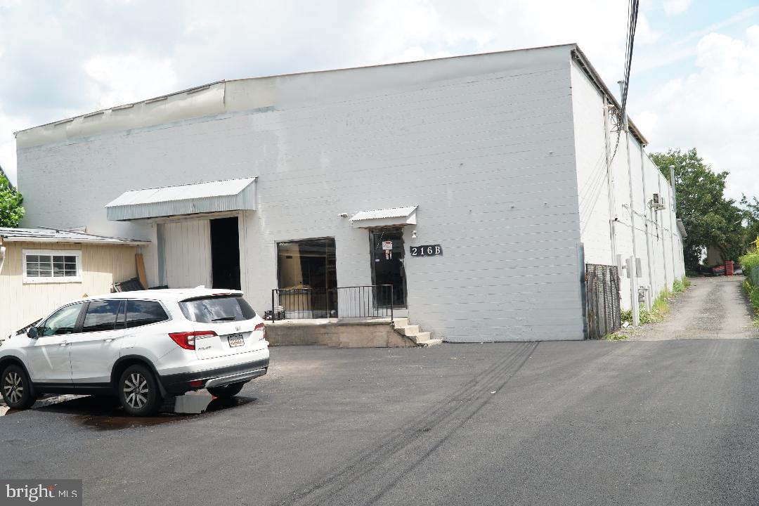 216 W HAMPTON AVENUE