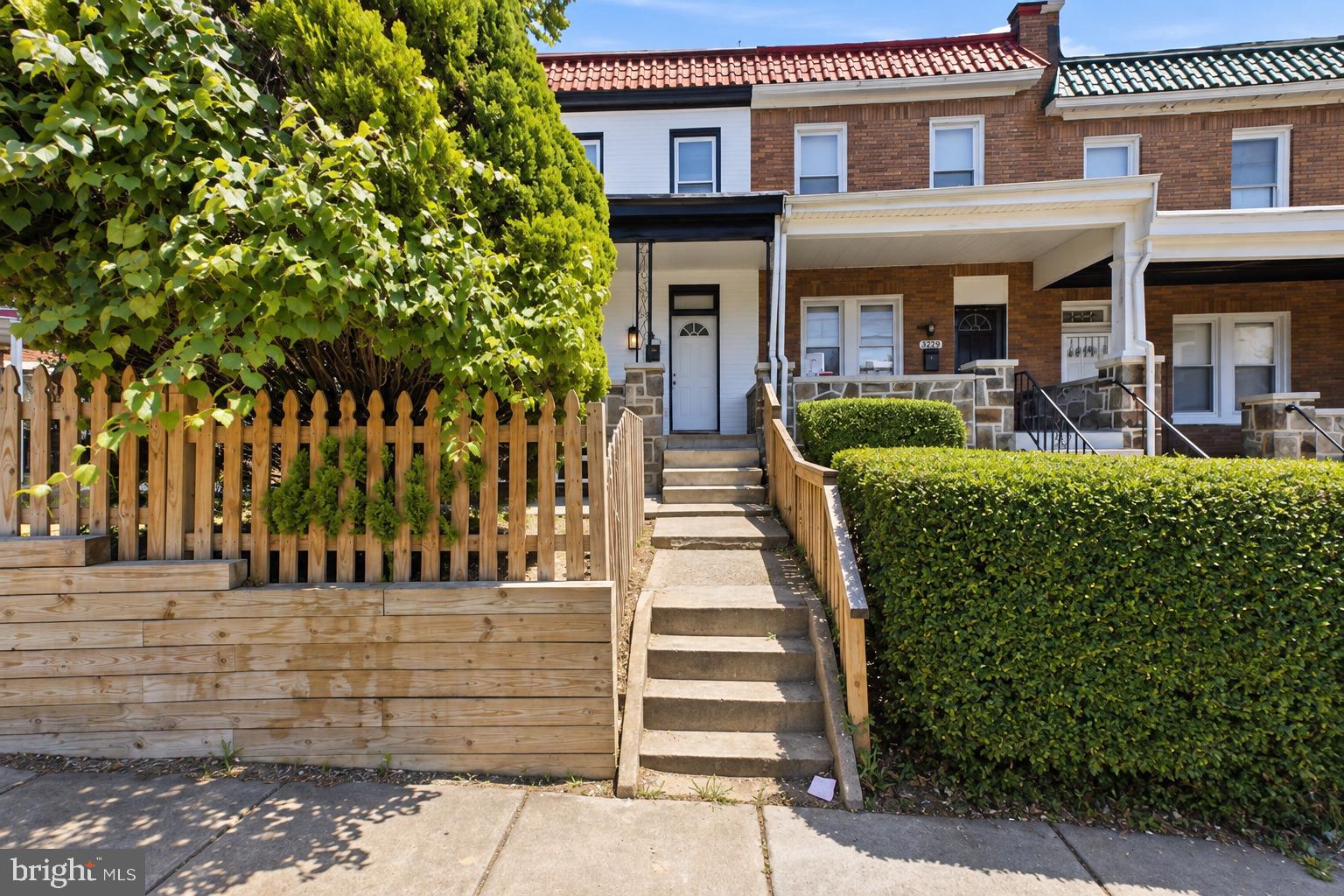 3227 PHELPS LANE