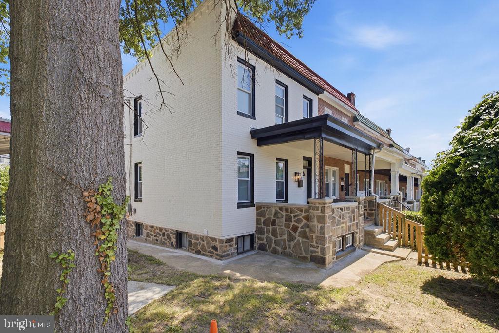 3227 PHELPS LANE
