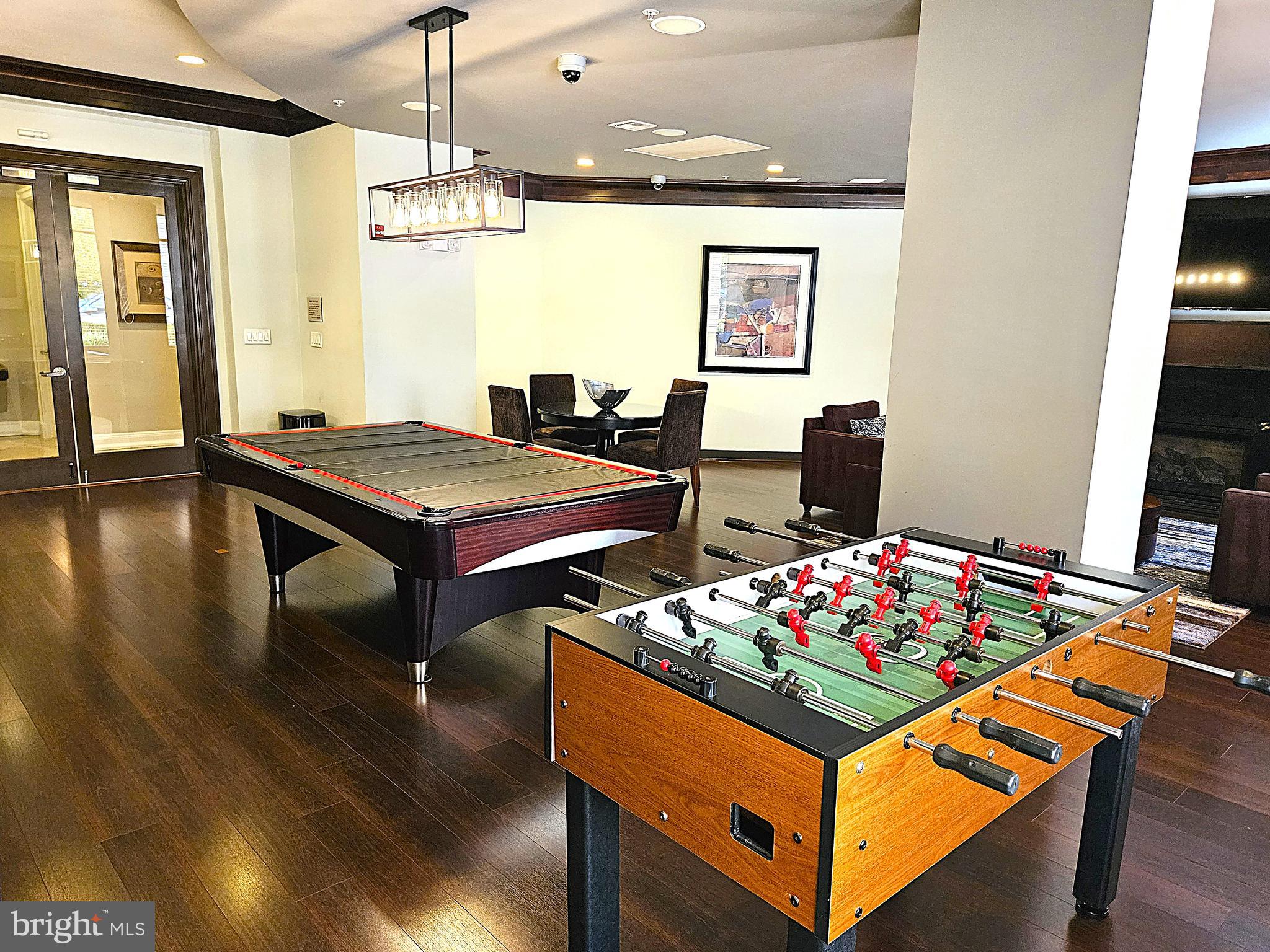 SAVOY AT RESTON TOWN CENTER - Residential