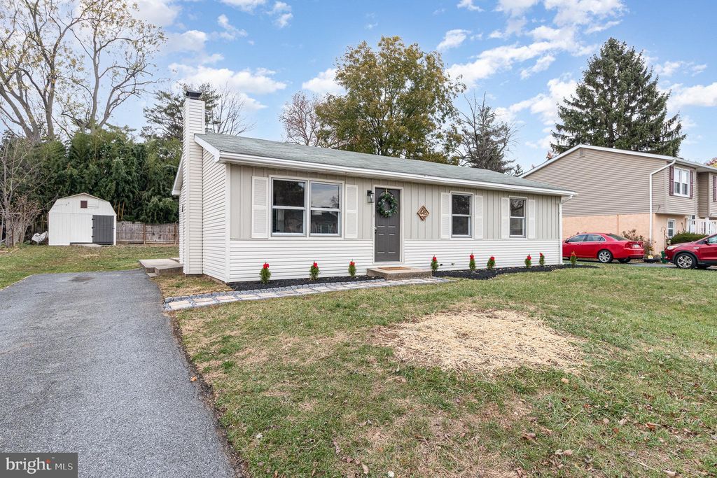 Photo of 445 Martin Avenue, MOUNT JOY, PA 17552 (MLS # PALA2062958)
