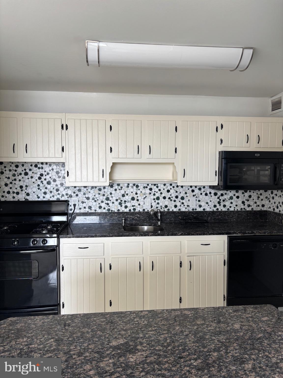 SEVILLE - Residential Lease