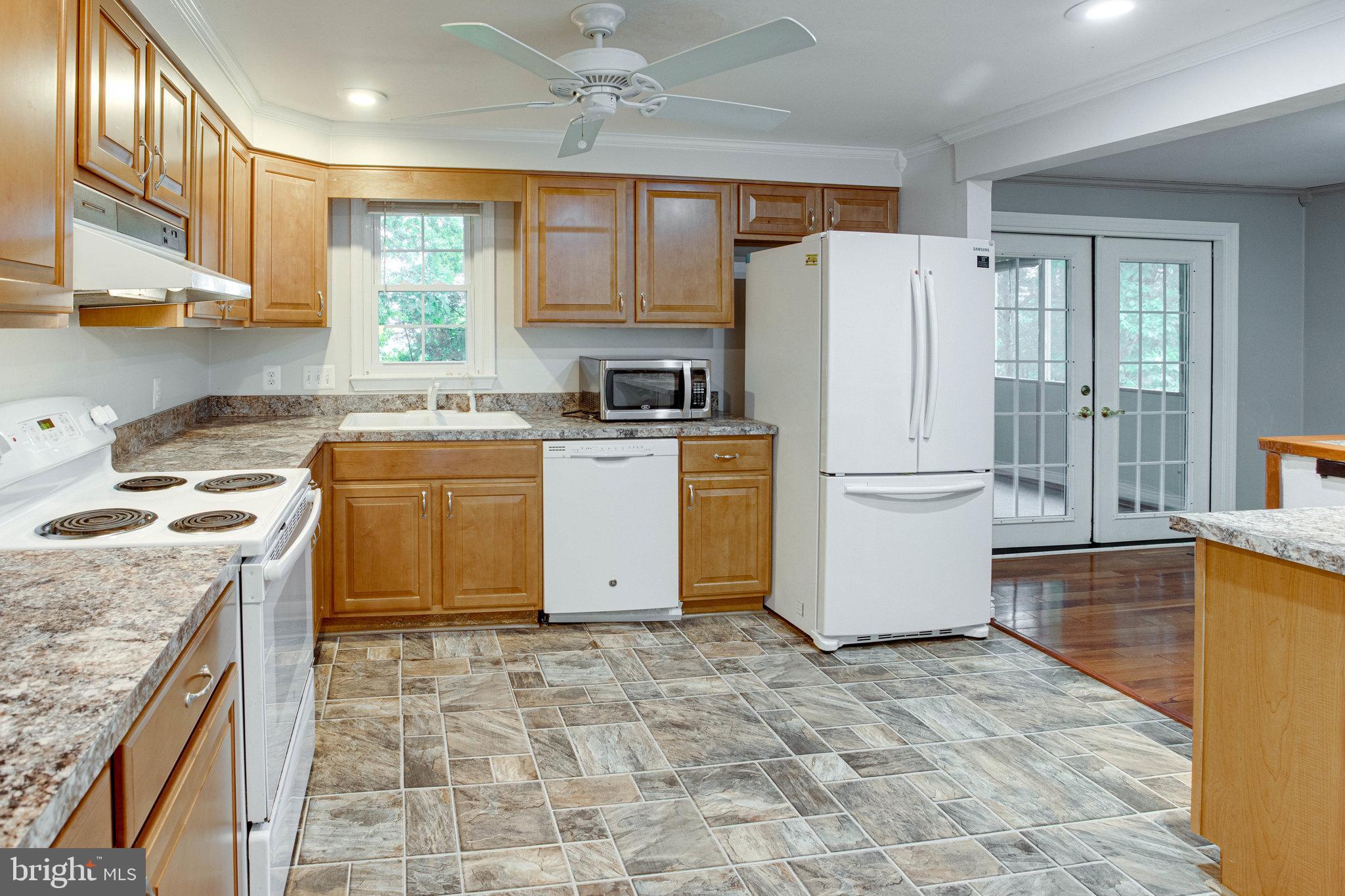 COUNTRY CLUB/LAKE MONTCLAIR - Residential