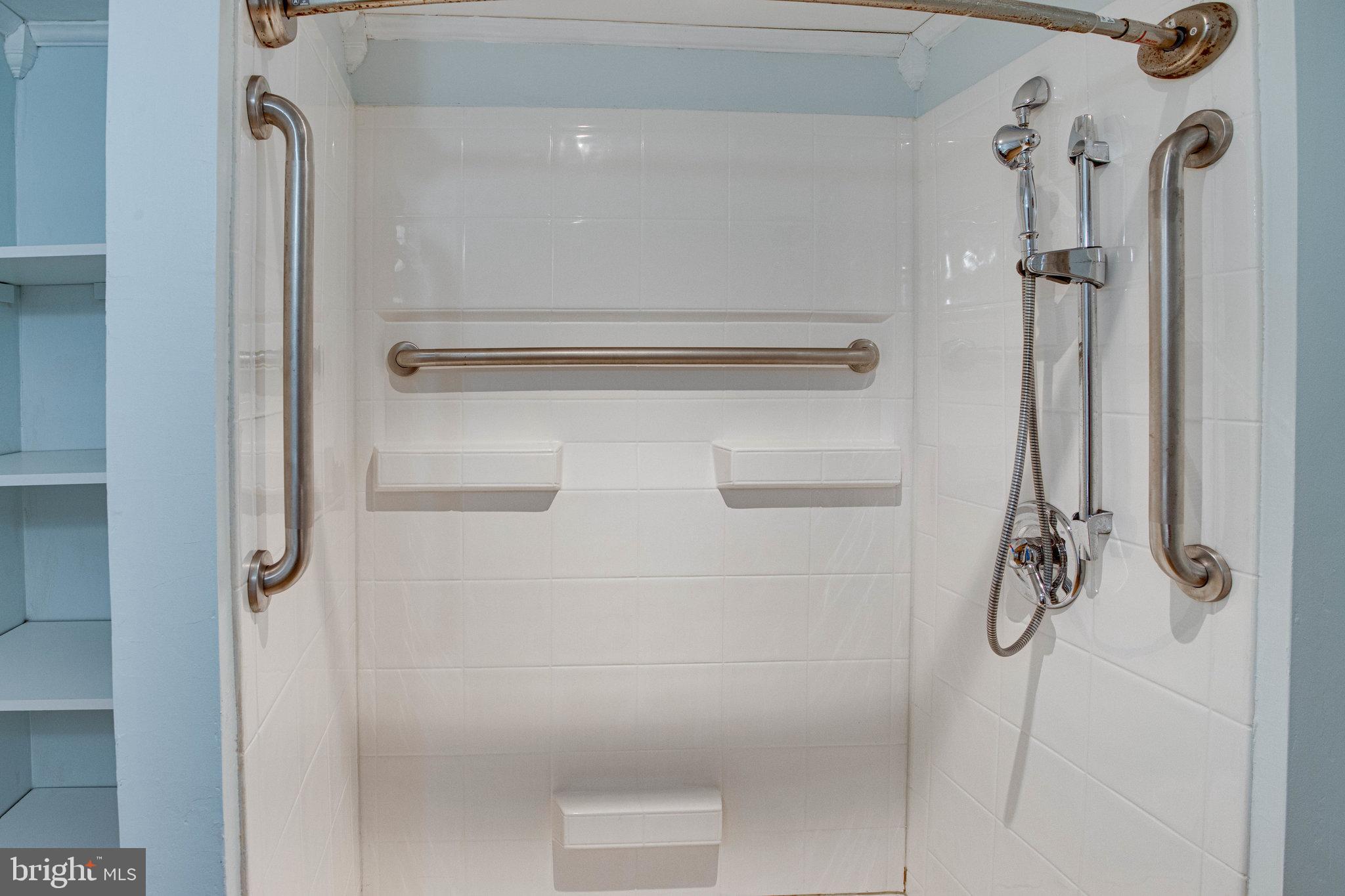 COUNTRY CLUB/LAKE MONTCLAIR - Residential