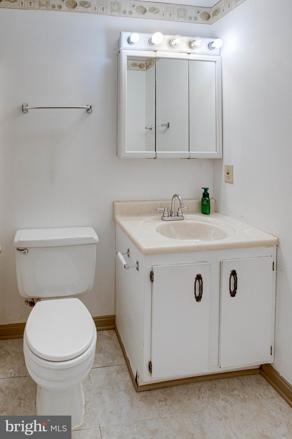 COUNTRY CLUB/LAKE MONTCLAIR - Residential