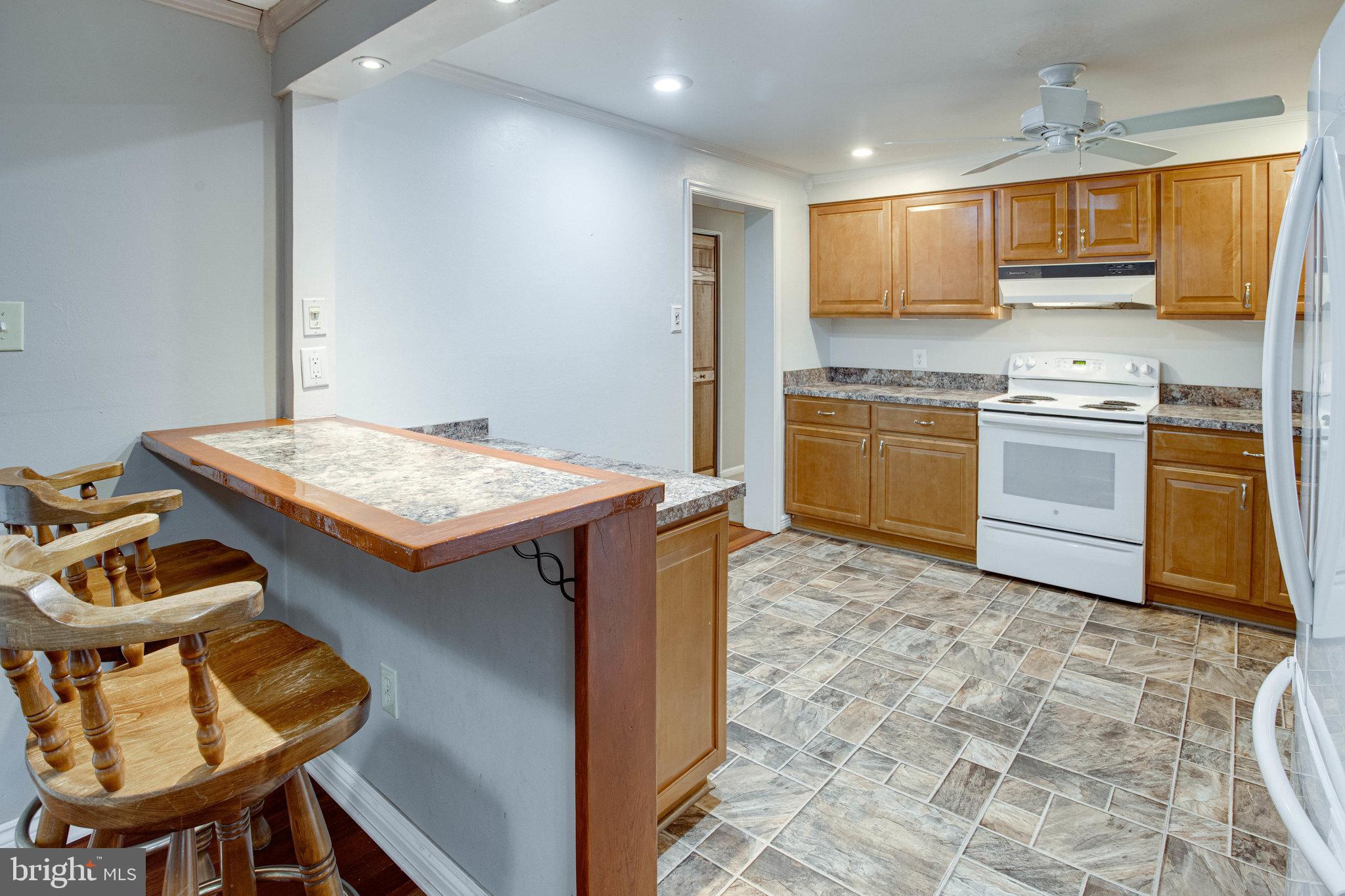 COUNTRY CLUB/LAKE MONTCLAIR - Residential