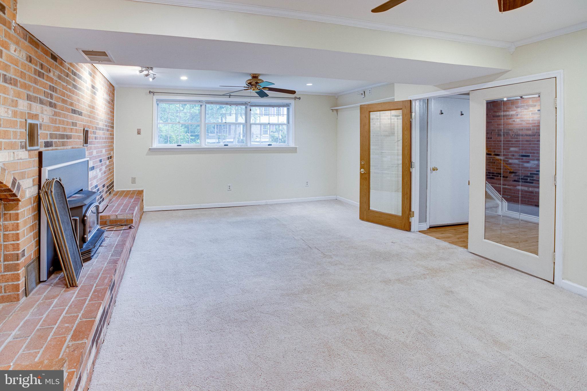 COUNTRY CLUB/LAKE MONTCLAIR - Residential