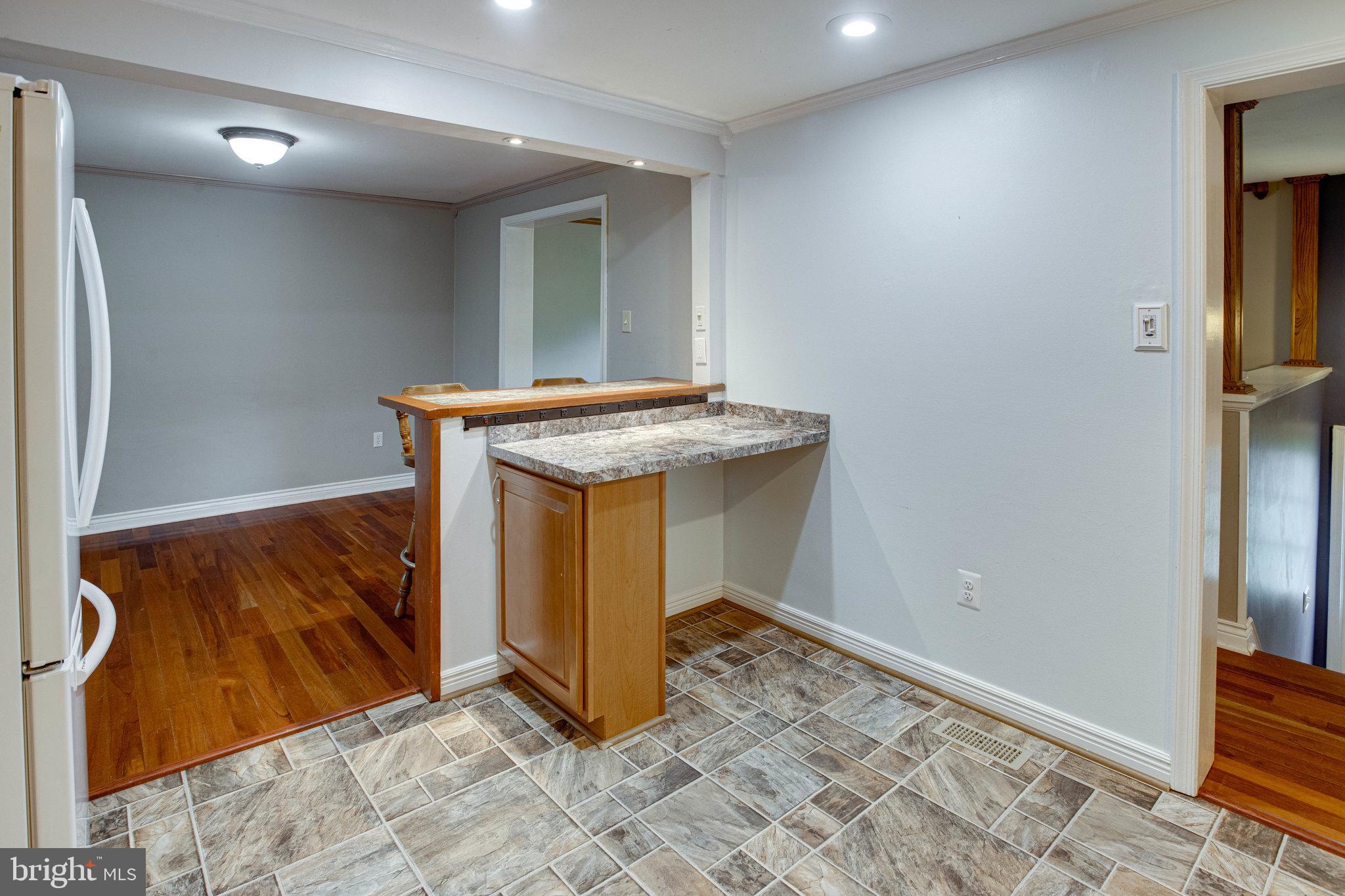 COUNTRY CLUB/LAKE MONTCLAIR - Residential