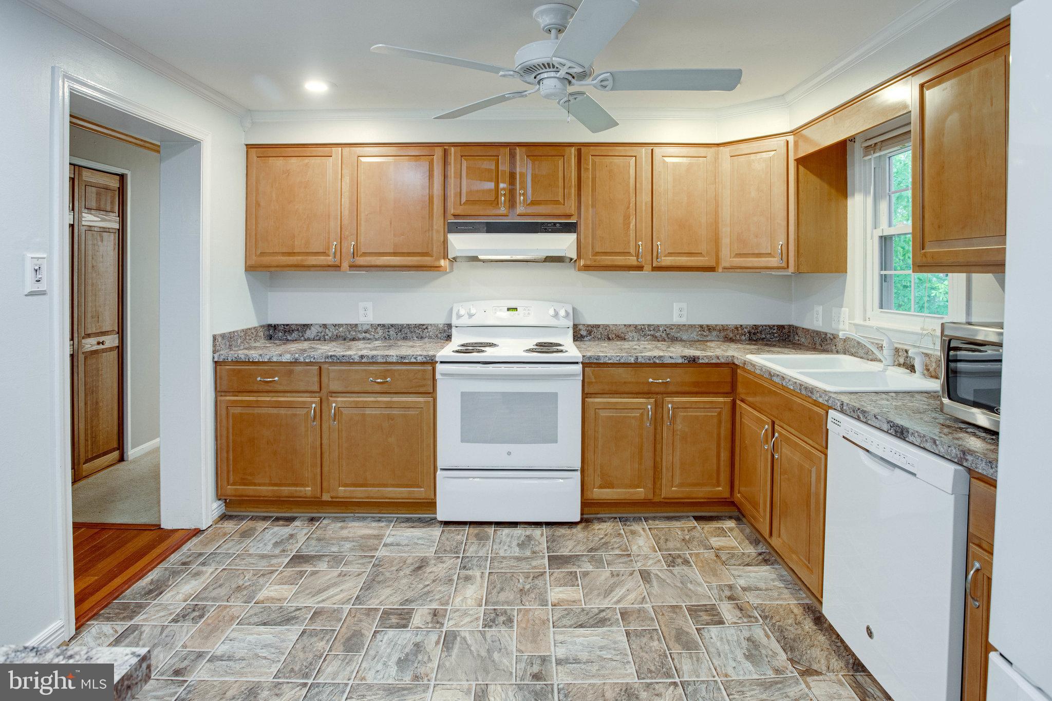 COUNTRY CLUB/LAKE MONTCLAIR - Residential