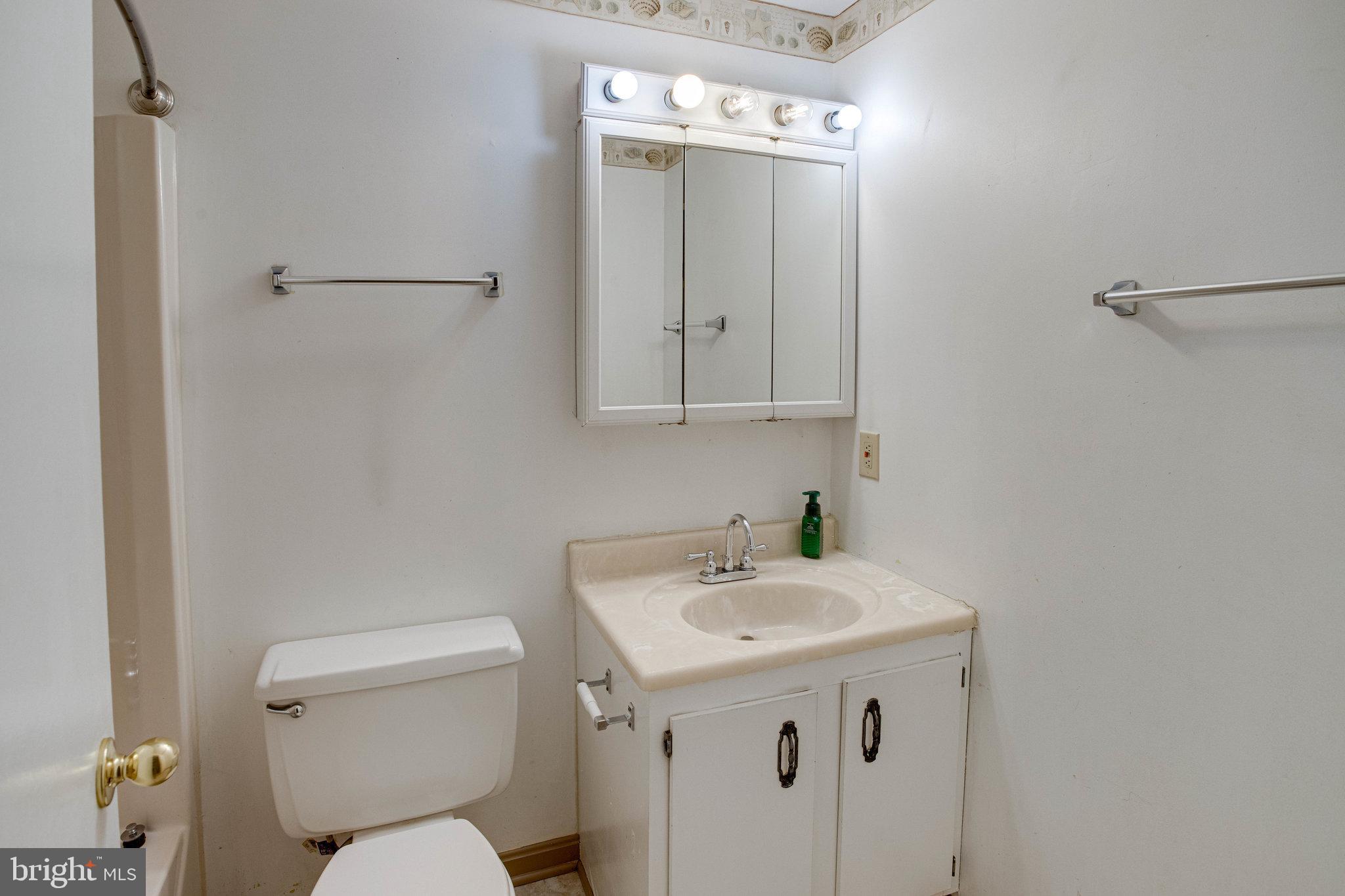 COUNTRY CLUB/LAKE MONTCLAIR - Residential