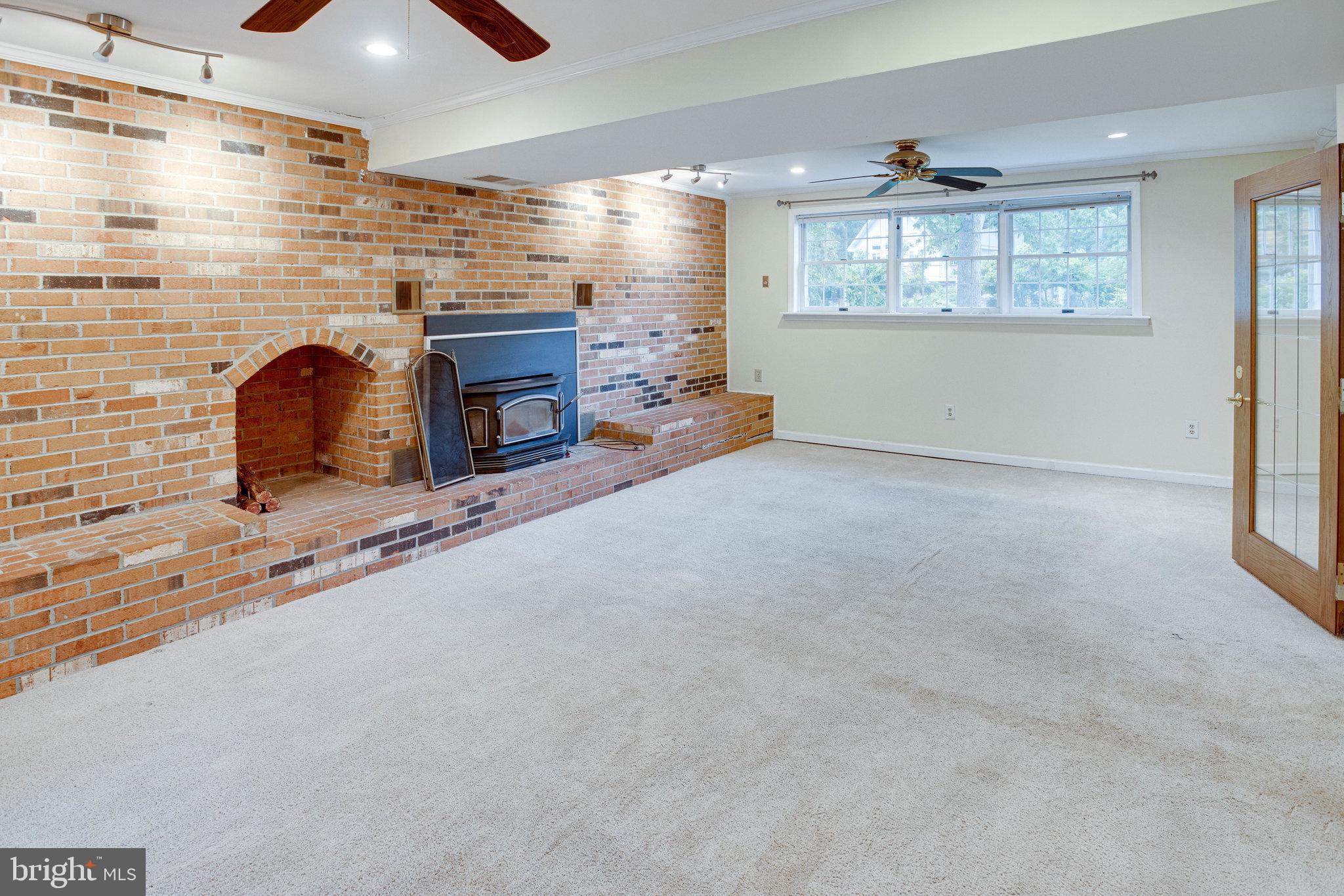 COUNTRY CLUB/LAKE MONTCLAIR - Residential