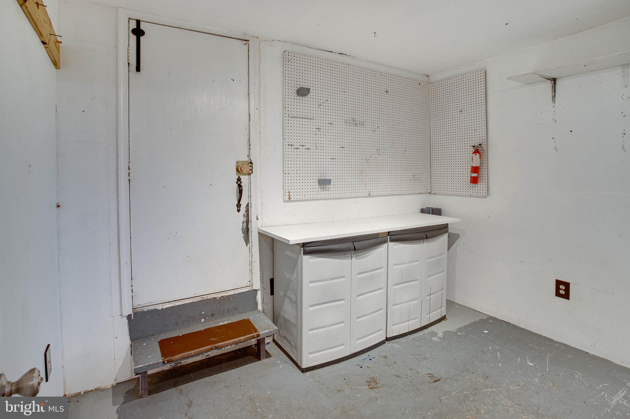 COUNTRY CLUB/LAKE MONTCLAIR - Residential