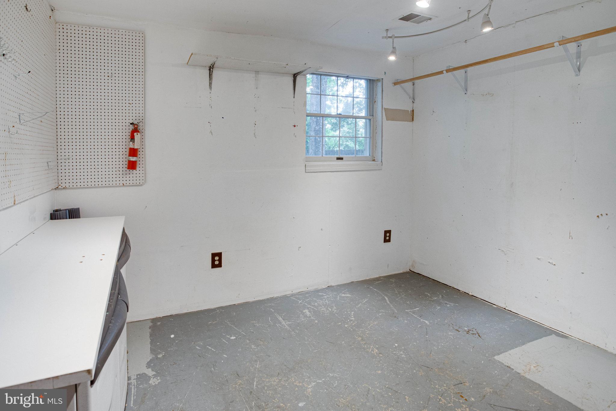 COUNTRY CLUB/LAKE MONTCLAIR - Residential