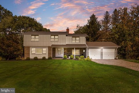 4 LARKSPUR LANE LAWRENCEVILLE NJ 08648