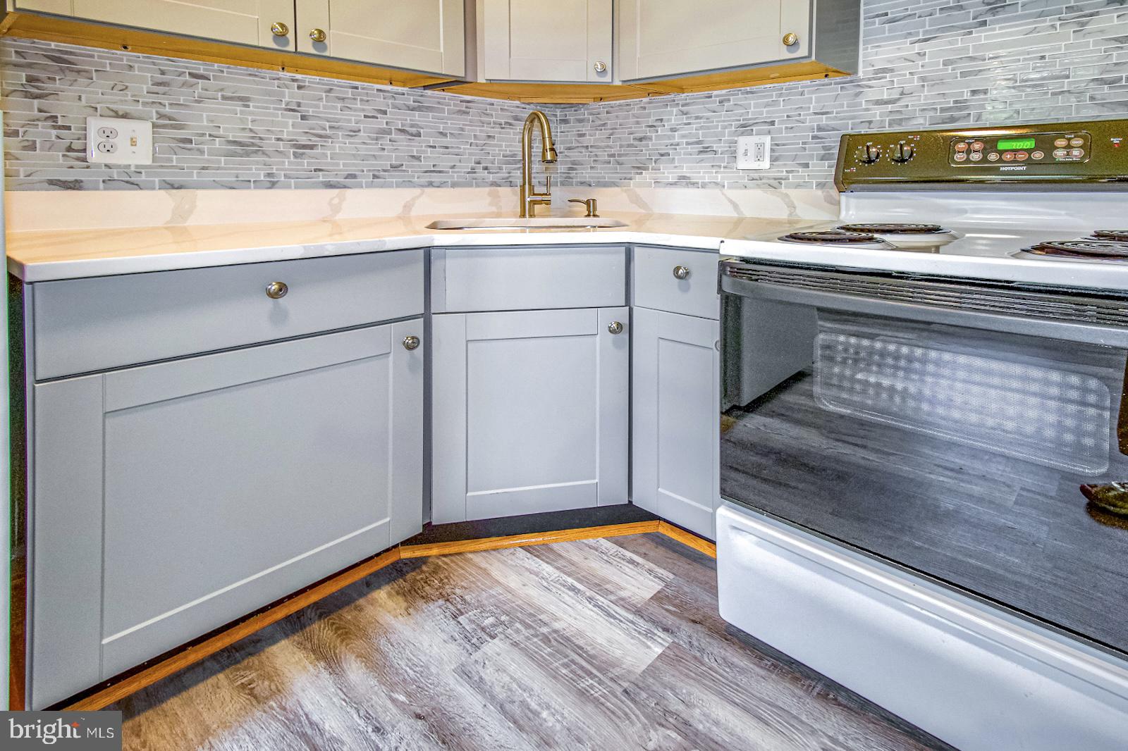 COLONIAL VILLAGE - Residential Lease