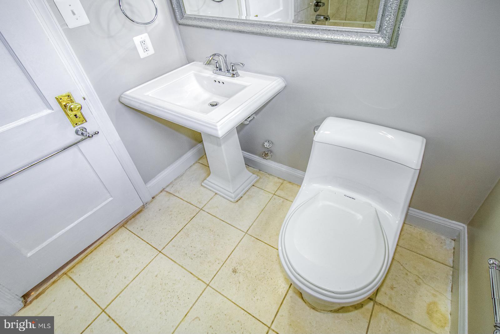 COLONIAL VILLAGE - Residential Lease