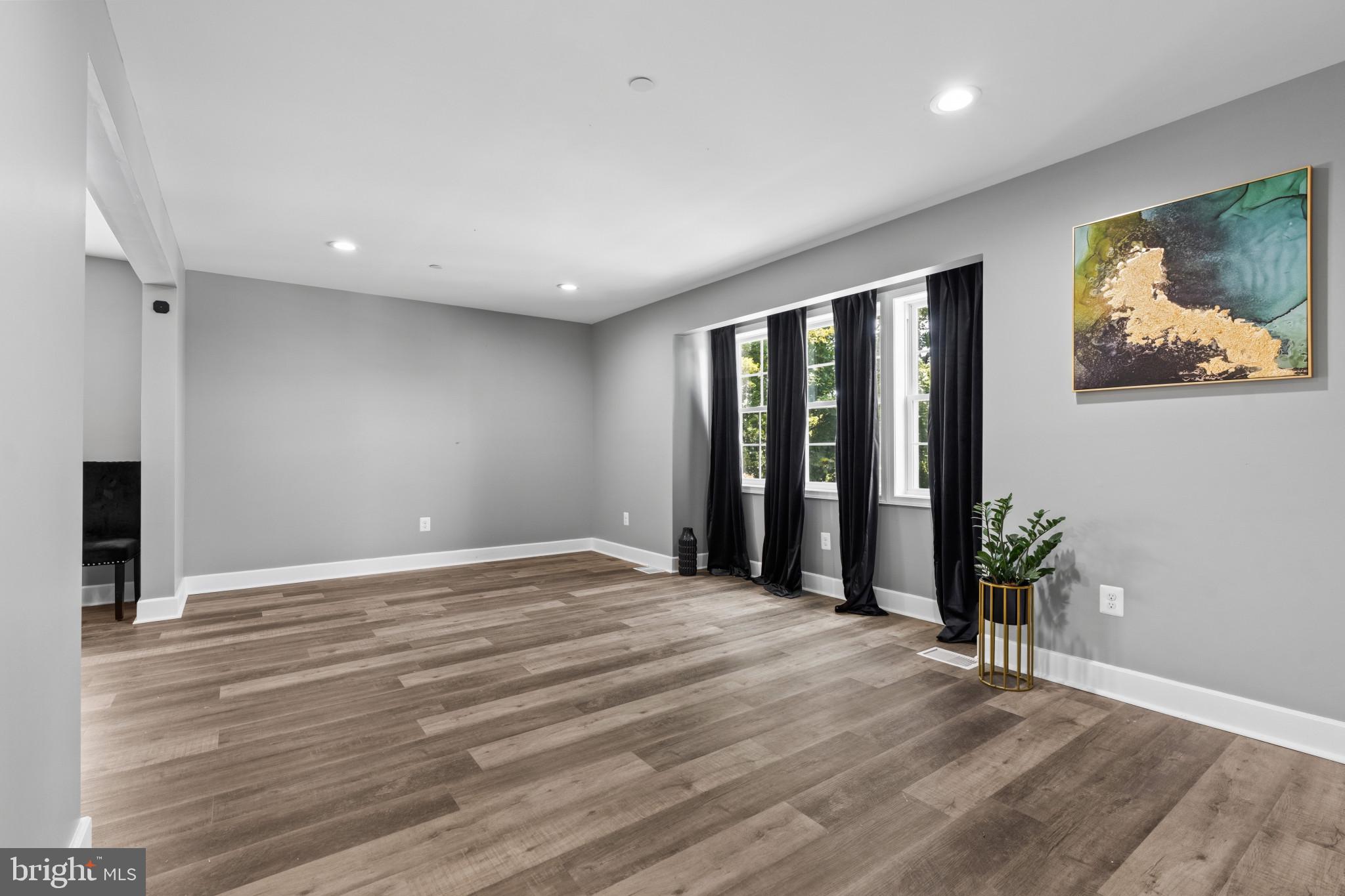 209 W EDGEVALE ROAD