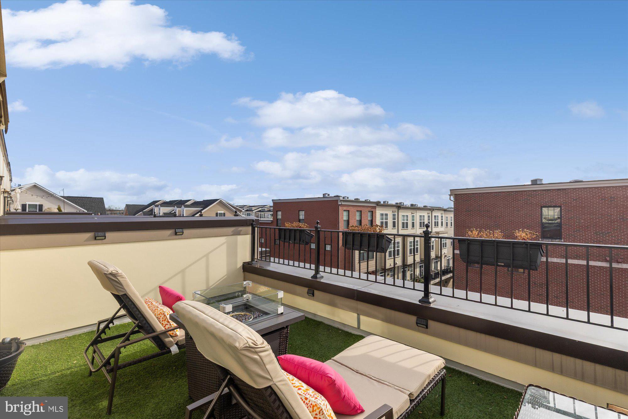 CRESCENT PLACE - Residential