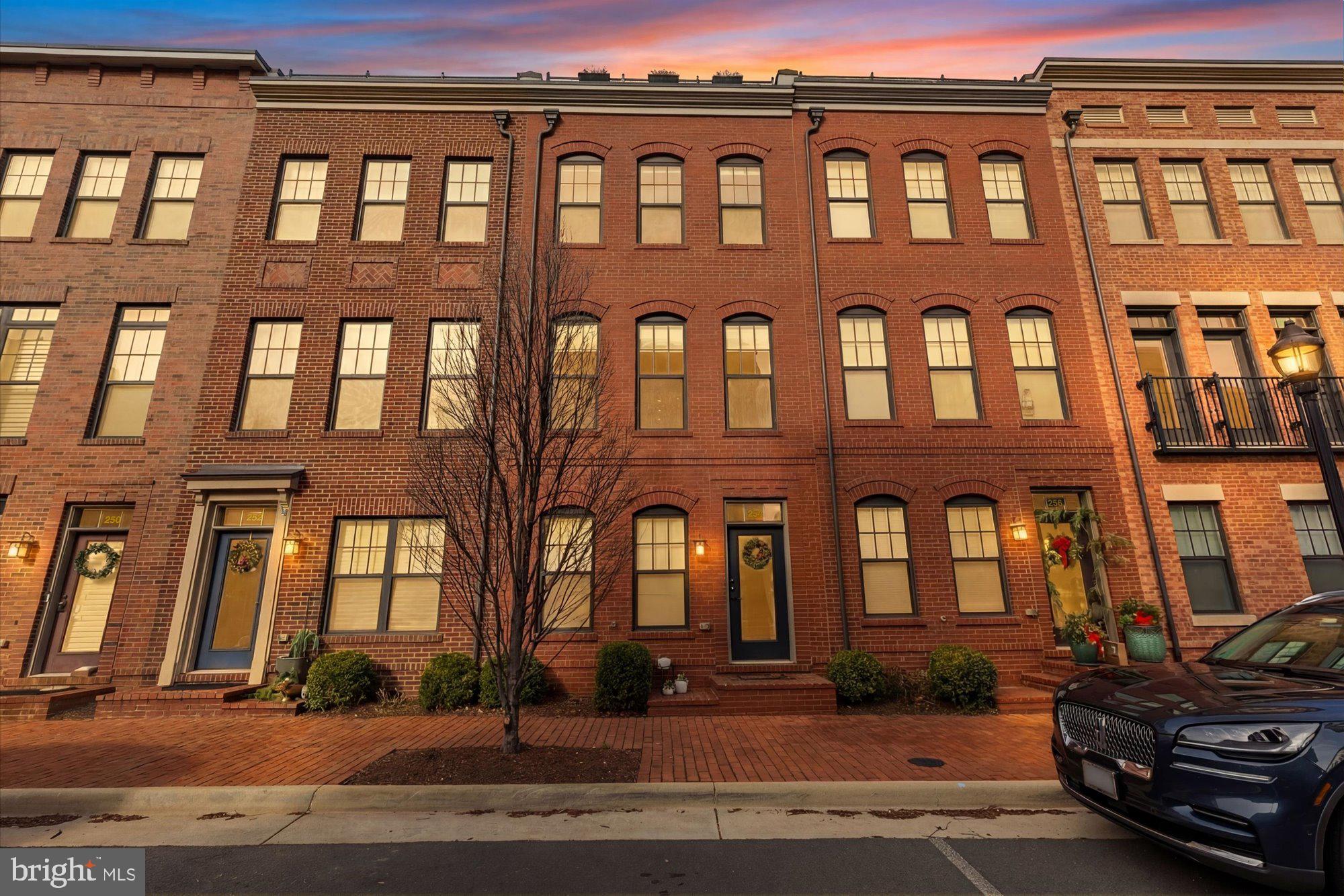 CRESCENT PLACE - Residential