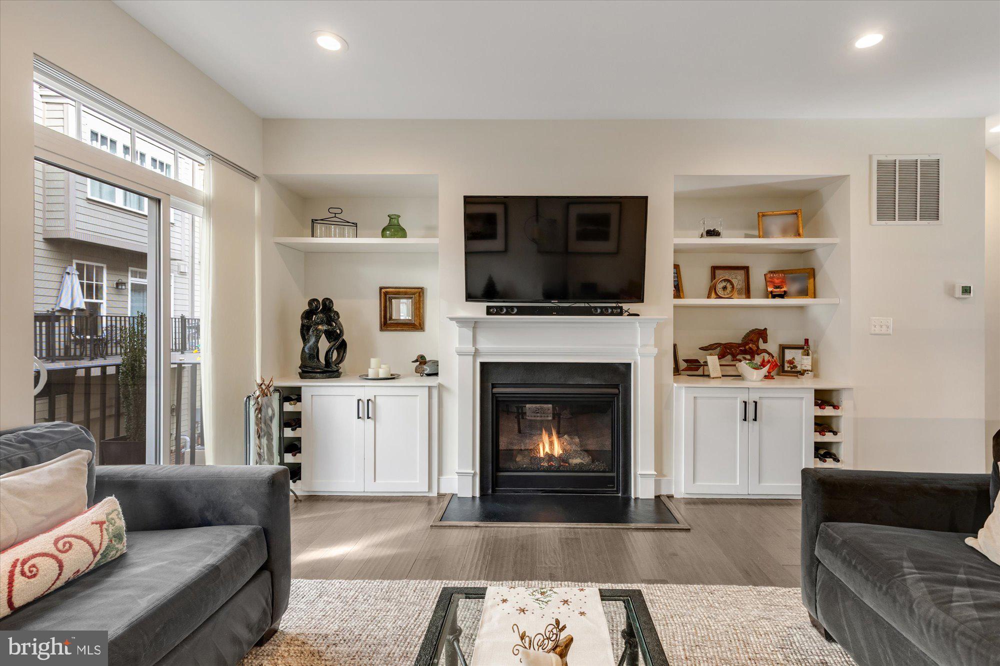 CRESCENT PLACE - Residential