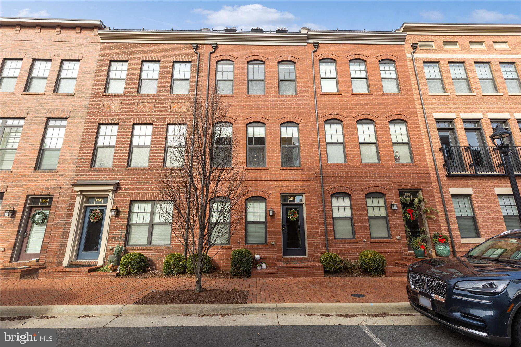 CRESCENT PLACE - Residential