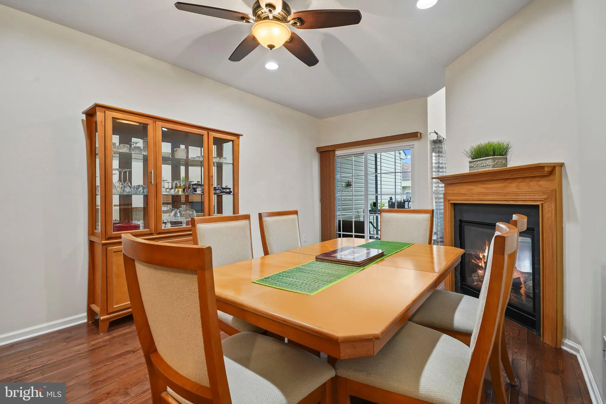 Monmouth Junction, New Jersey 08852, United States, 3 Bedrooms Bedrooms, ,3 BathroomsBathrooms,Residential,Pending,109769