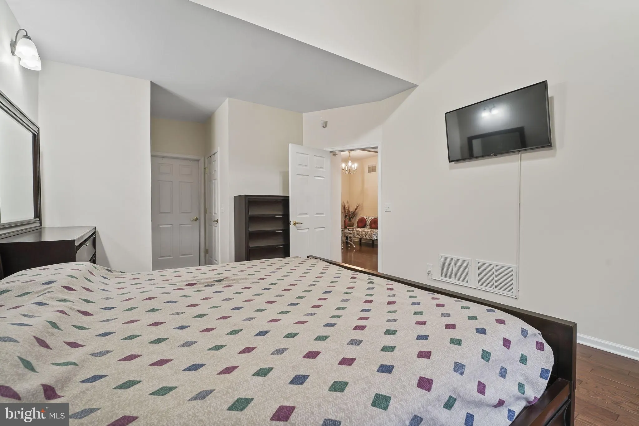 Monmouth Junction, New Jersey 08852, United States, 3 Bedrooms Bedrooms, ,3 BathroomsBathrooms,Residential,Pending,109769